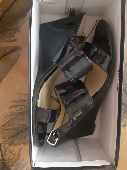 Дамски сандали лак