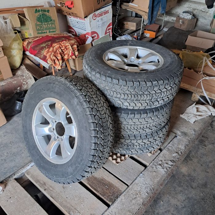 275/65 r17 Зимняя резина на внедорожник, подходит на прадо 120