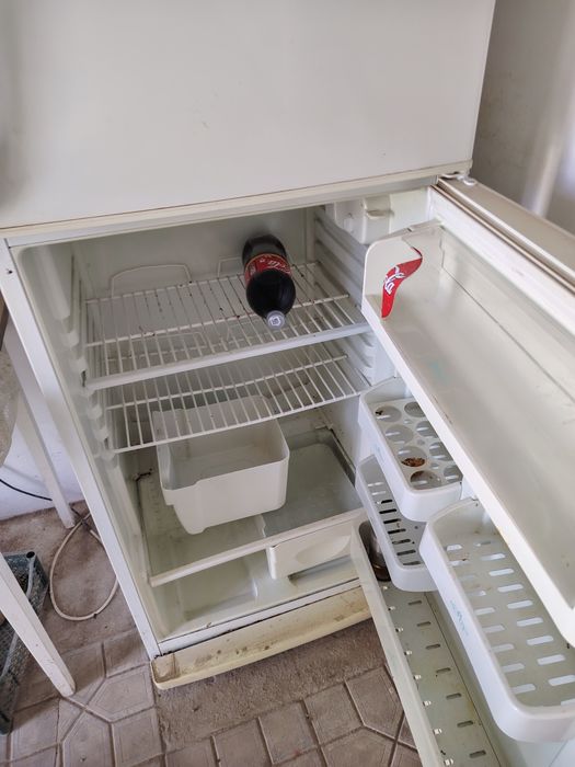 Продаётся двухкамерный холодильник Stinol