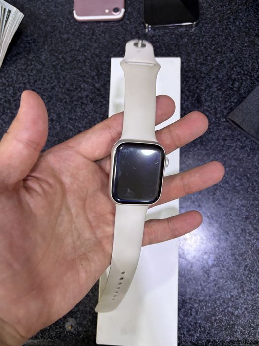 Apple vatch 8.45 holati ideal oq rang karopka dak kamplekt