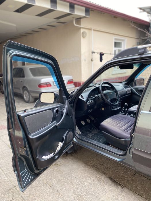 Niva chevrolet sotiladi