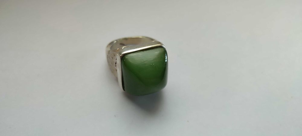 Кольцо солидное мужское серебряное с камнем НЕФРИТ