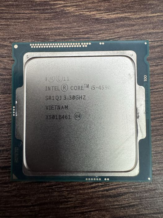 Vând diferite plăcuțe de RAM ddr3 (2x 4GB, 1x 8GB), procesor i5-4590 (functional), placă de bază ASRock H81M-VG4 (defecta)
