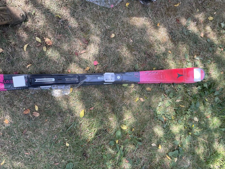 Skiuri Atomic redster s7 nou  +legaturi