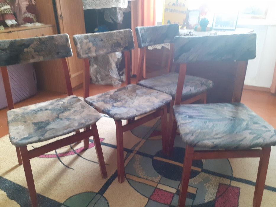 Продам стулья деревянные