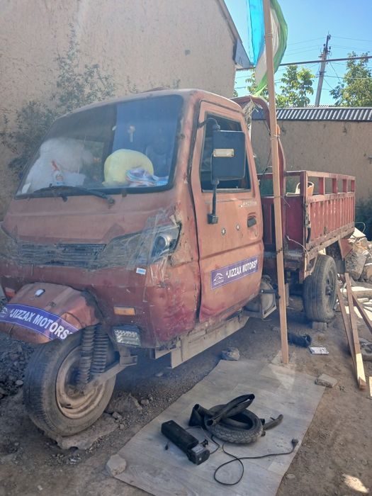Kabenali yuk tashuvchi mototsikl