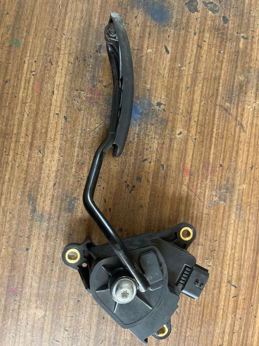 pedala acceleratie renault megan 2