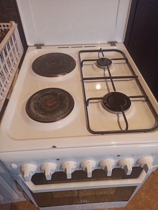 Продам газовую плиту