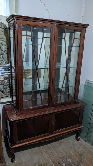 Продам комплект: 2 кресла+ 3 столика. Румыния.