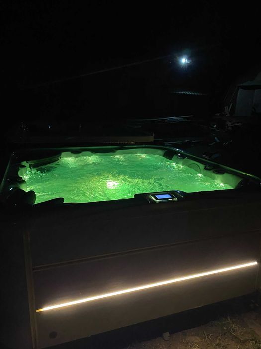 Jacuzzi exterior