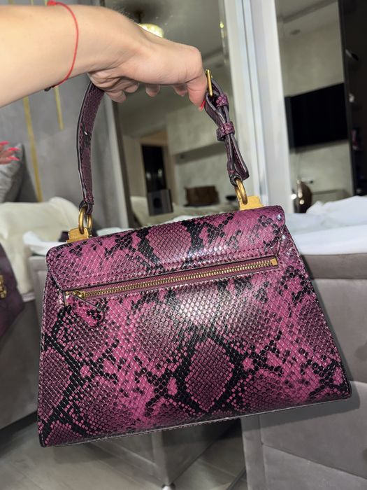 Нова чанта Guess