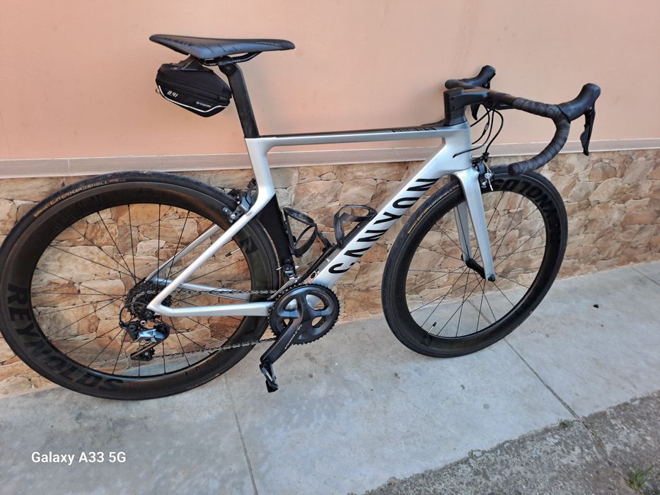 Vând bicicleta canyon