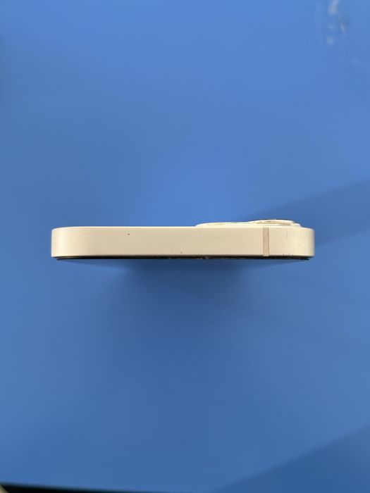 Продам Iphone 13