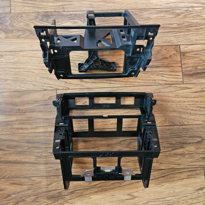 Скоби рамки за арматурно табло BMW 3 серия E90 E91 PS5 PS4 PlayStation