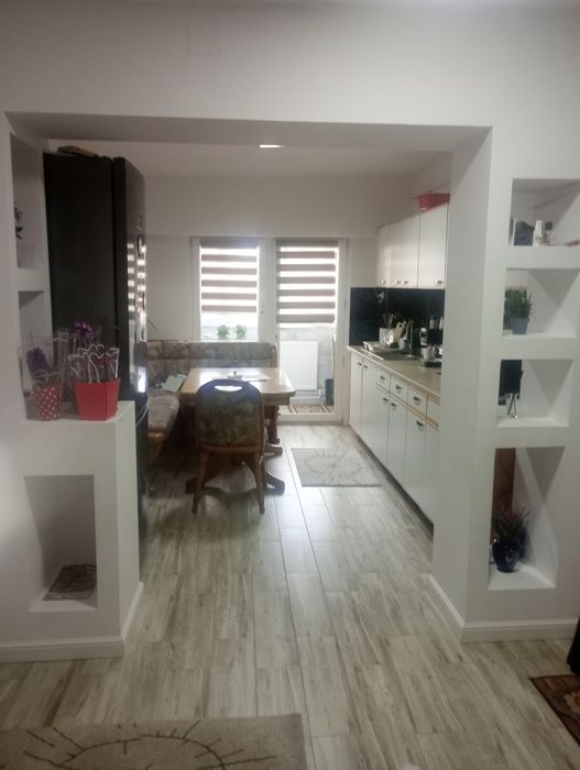 Vând apartament 3 camere