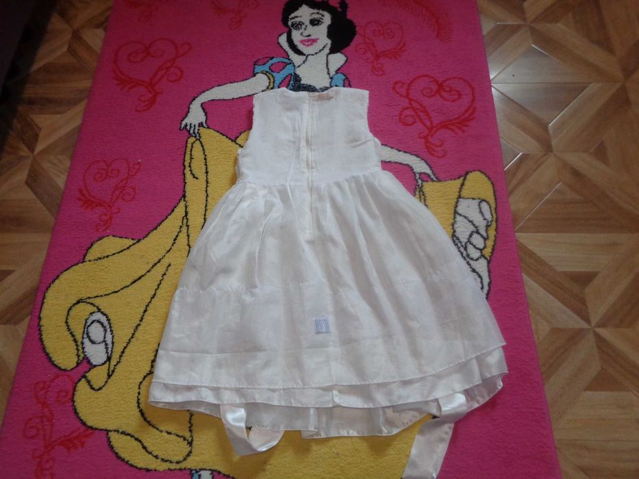 Vand rochie ocazie de fetita 2.