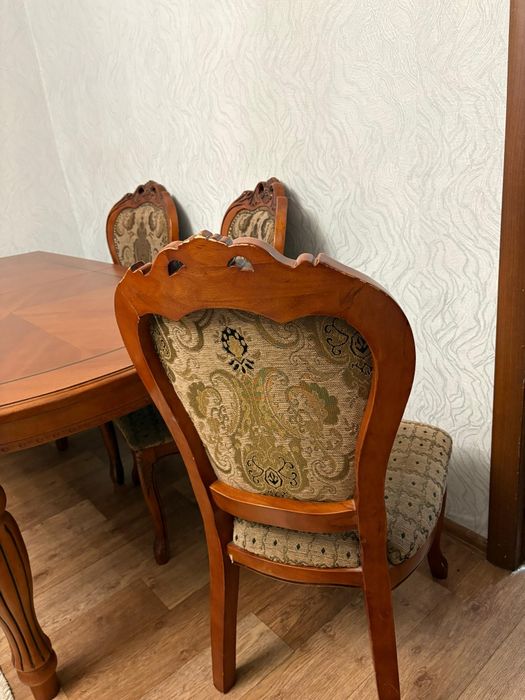 Стол для гостиной