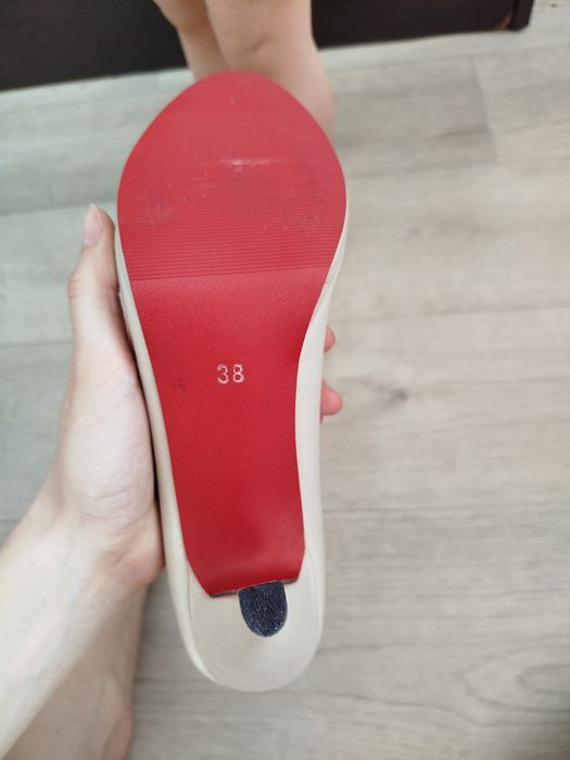 Продам туфли новые