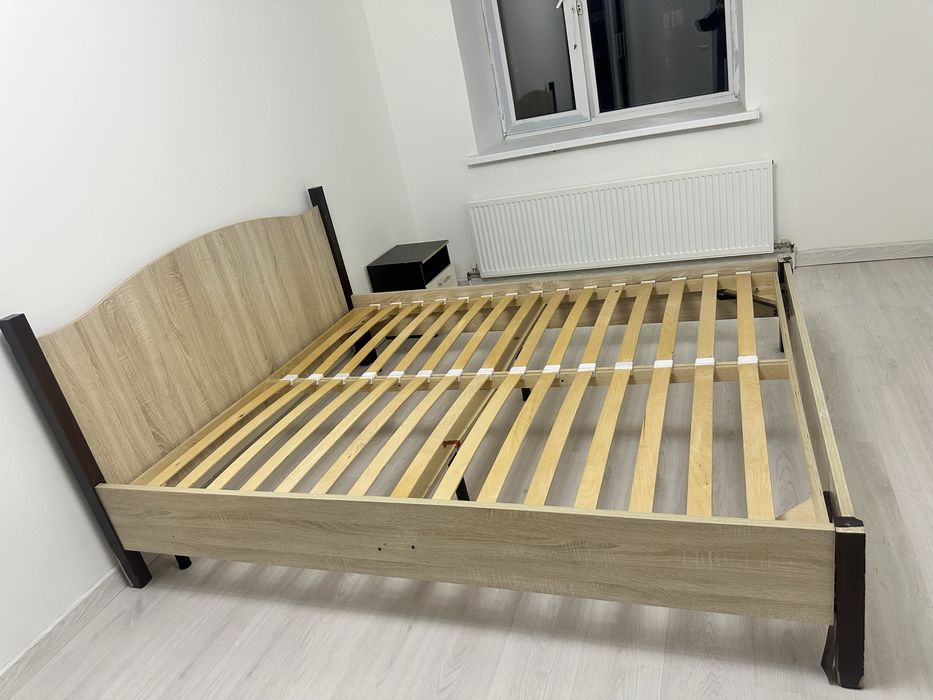 Двуспальная кровать 165x210