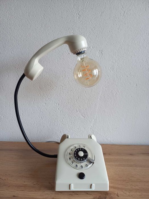 Стилна нощна лампа от ретро телефон