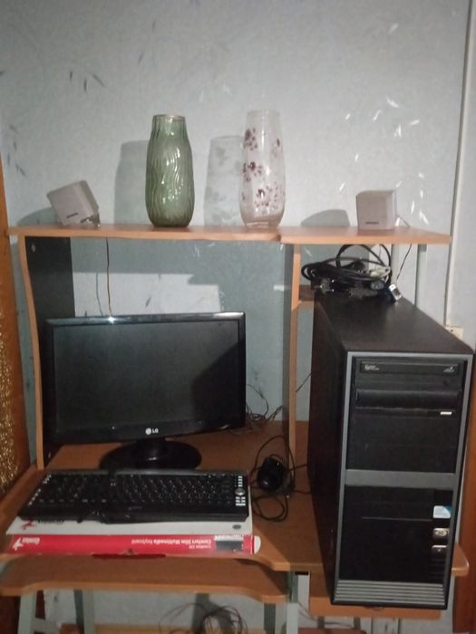 Монитор, клавиатура, мышь и процессе