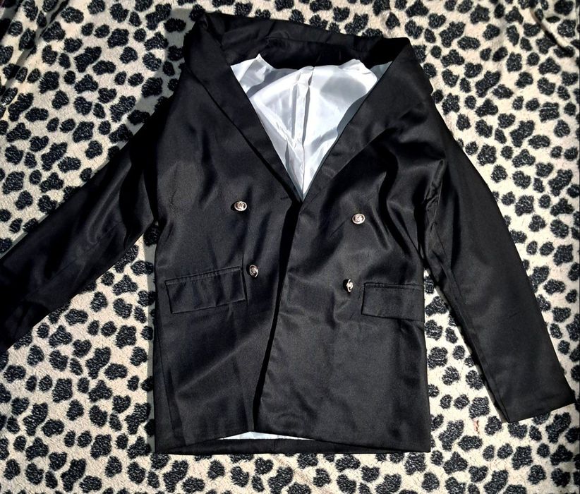 Пиджак чёрный с подкладкой