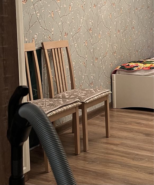 Продам стол со стульями 6 шт