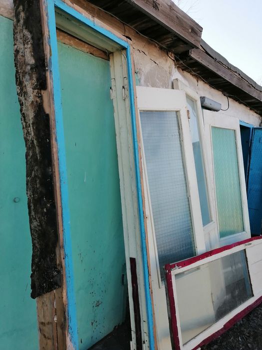 Продам рамы и оконные блоки