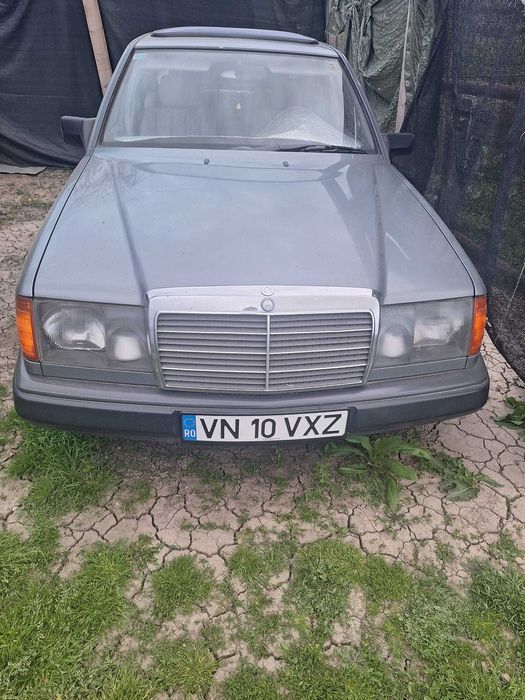 Mercedes W124 300D an 1988 manual vehicul istoric