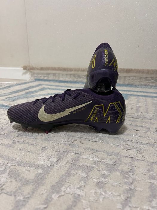 Футбольные бутсы