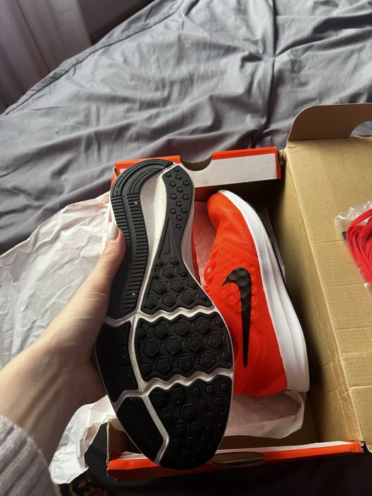 Нови дамски маратонки NIKE