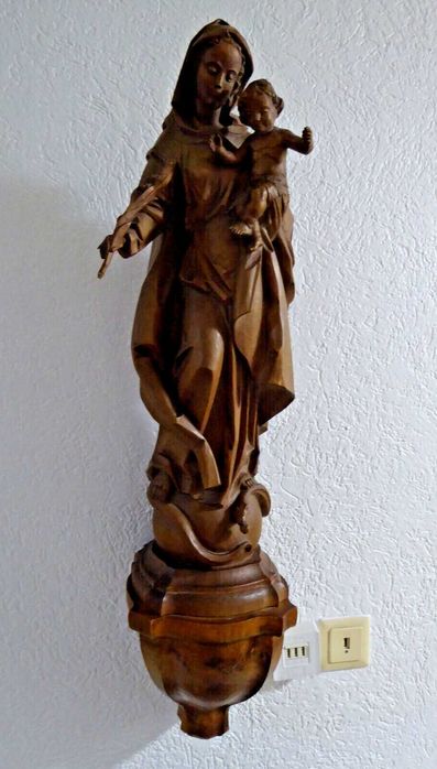 Sculptura veche in Lemn Maria si Pruncul