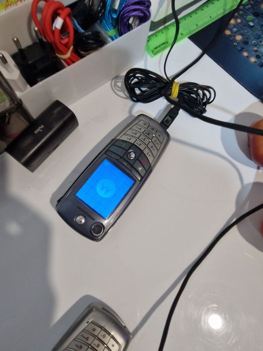 Telefoane Sony Ericsson si Motorola cu incarcator