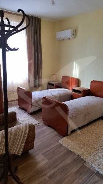 Дава се под наем етаж от къща в Център!  11690581