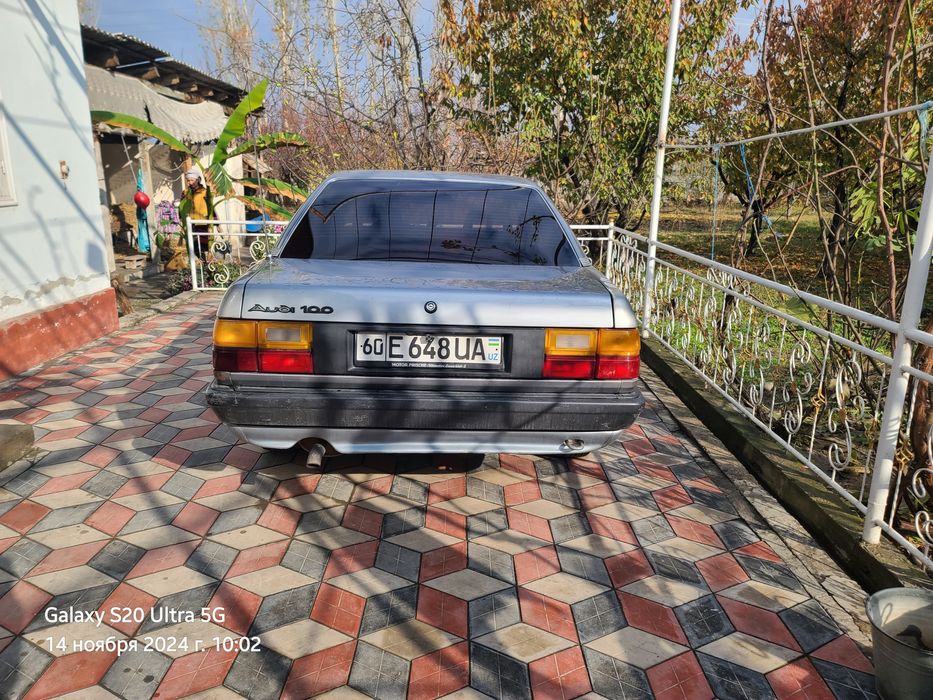 Ауди 100 1.8 бензин