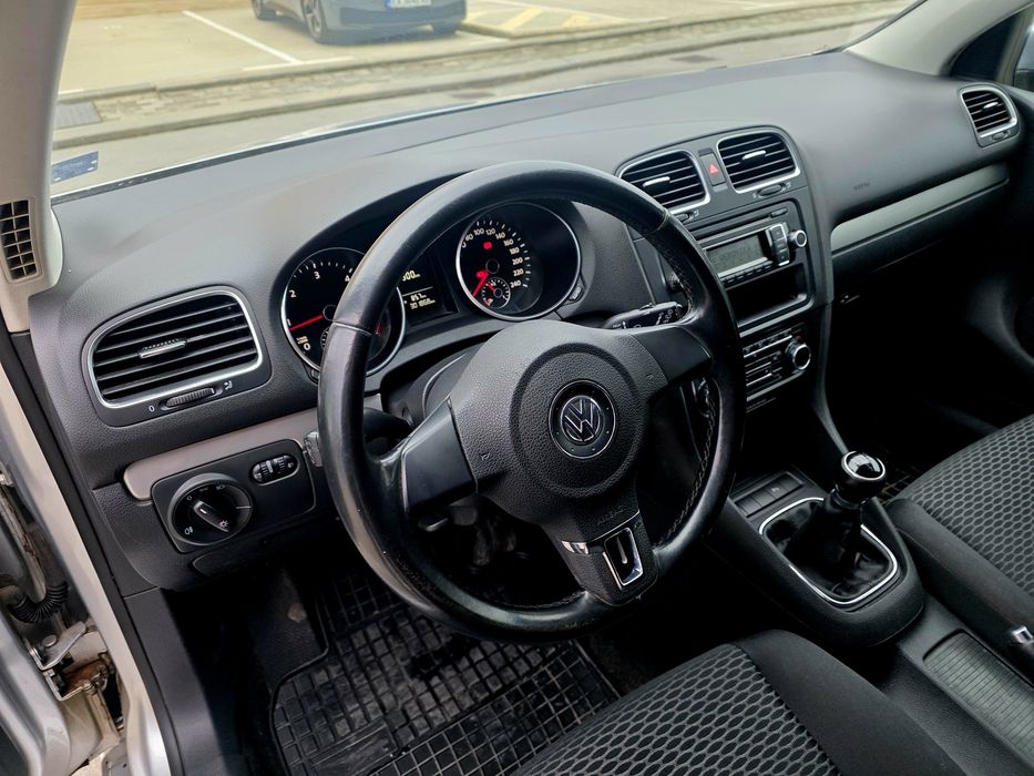 VW Golf 6 *2.0TDI * Парктроник * Ръчка