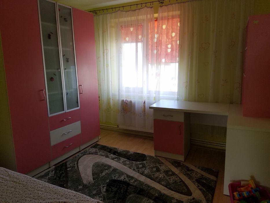 Inchiriez apartament cu 2 camere+ bucatarie