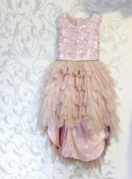 Продам платье для девочки 7-8 лет