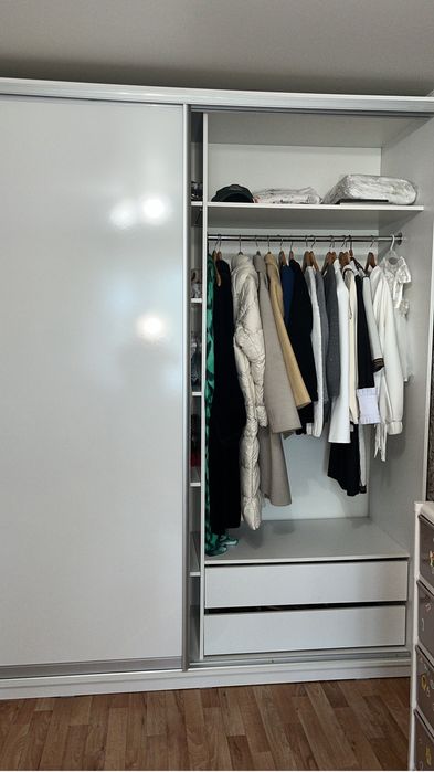 Шкаф плательный для вещей