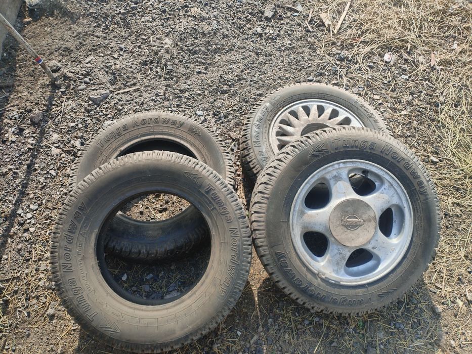 Продам резину зимнею 14