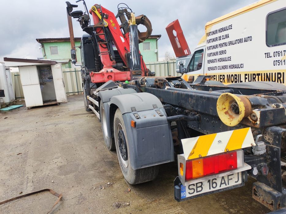 Vând Man abrollkipper +macara an 2007