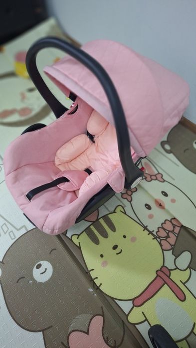 Carucior 3 în 1 fetite,folosit,dar este bine întreținut.