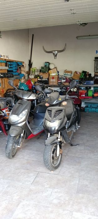 Vând motocicletele