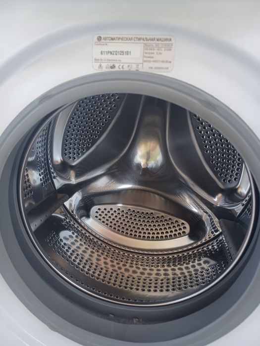 Стиралька LG в отличном состояние загрузка 8кг всё заводской