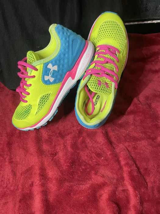 Дамски маратонки обувани броени пъти