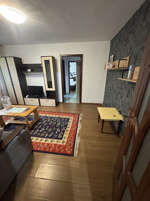 Inchiriez apartament cu  2 camere zona podu ros !