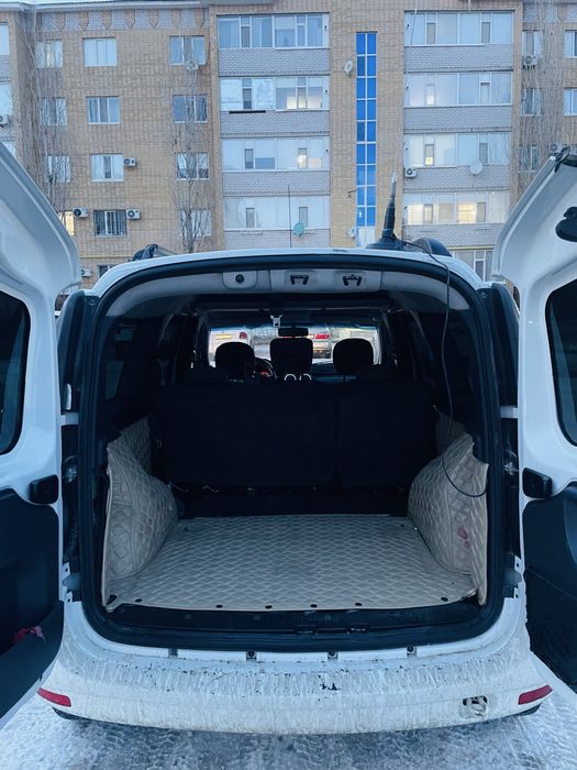 продам ЛАРГУС 2015