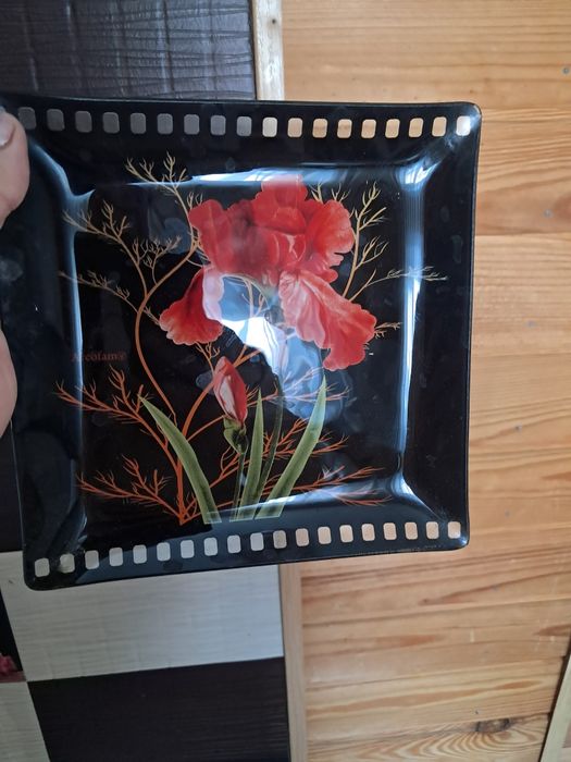 Продам набор тарелок