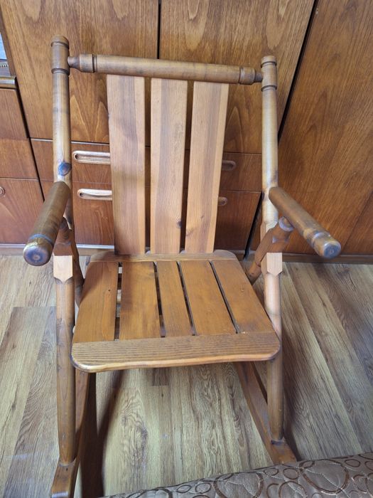 Люлеещ стол от масив