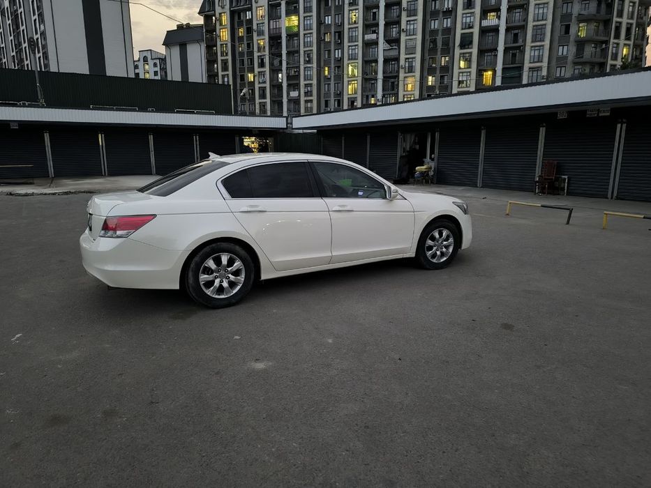 Автомобиль Хонда Аккорд